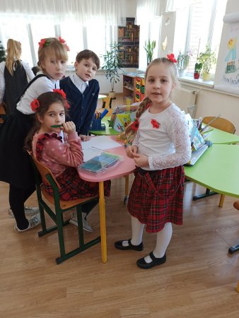 Учні початкової школи створили лепбуки до Дня рідної мови