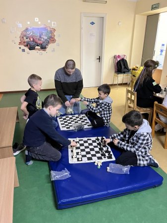 Пришкільний табір триває: шахи, захоплива англійська та ляльковий театр власного виробництва!